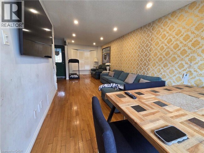 Photo - 3082 Cantelon Crescent