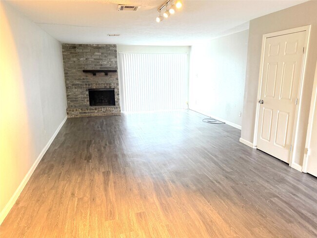 Photo - 6620 Westwick Dr