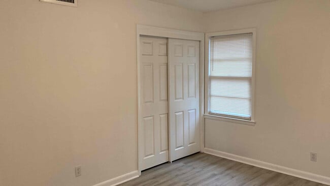 Photo - 2558 Rice St