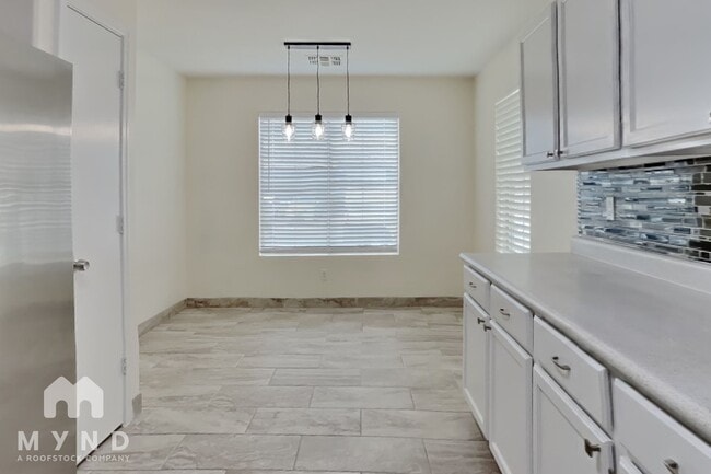 Photo - 10025 W Miami St