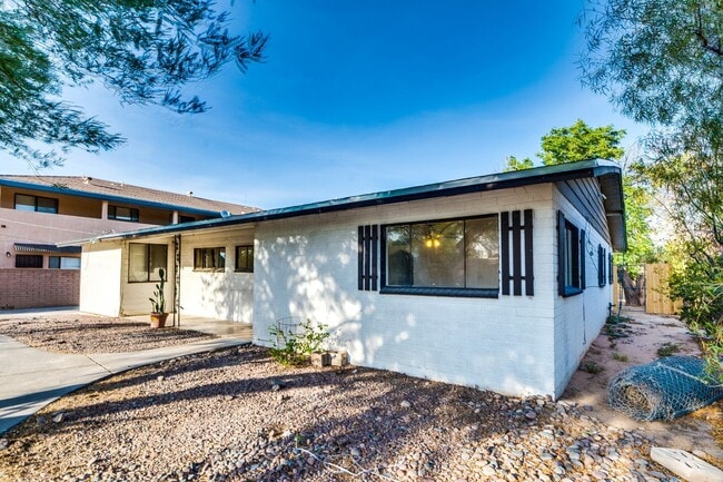 Photo - 2940 N Cherry Ave