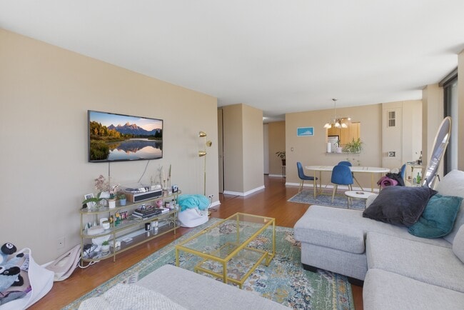 Photo - 1660 N La Salle Dr Unit 902