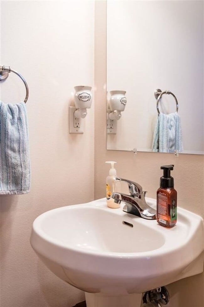 Building Photo - Must See!  2 Bedroom condo