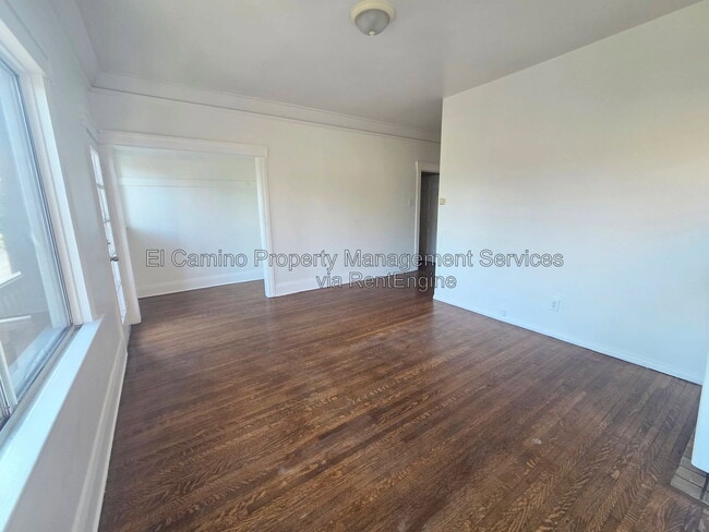 Photo - 336 W 9th St