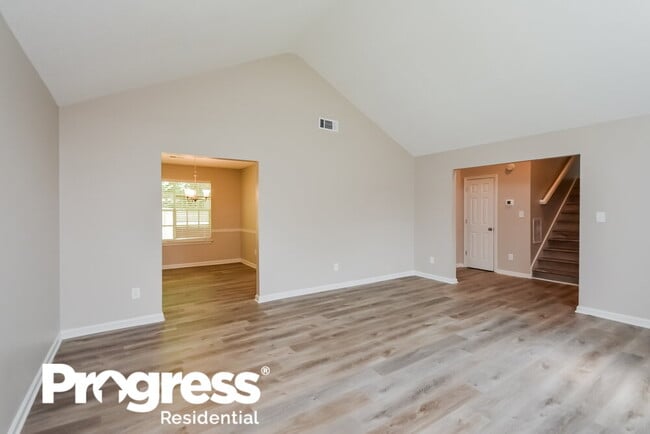 Photo - 6474 Rebecca Way