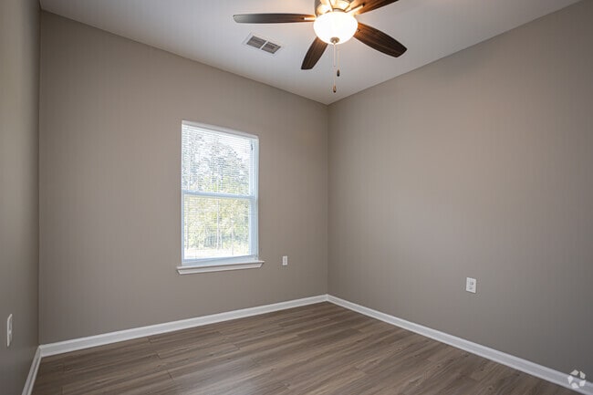 3BR, 2BA - 1,214SF