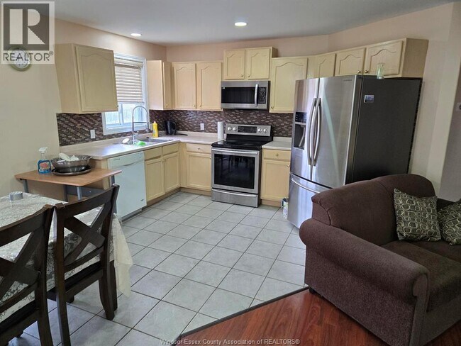 Photo - 1504 Fuller Crescent