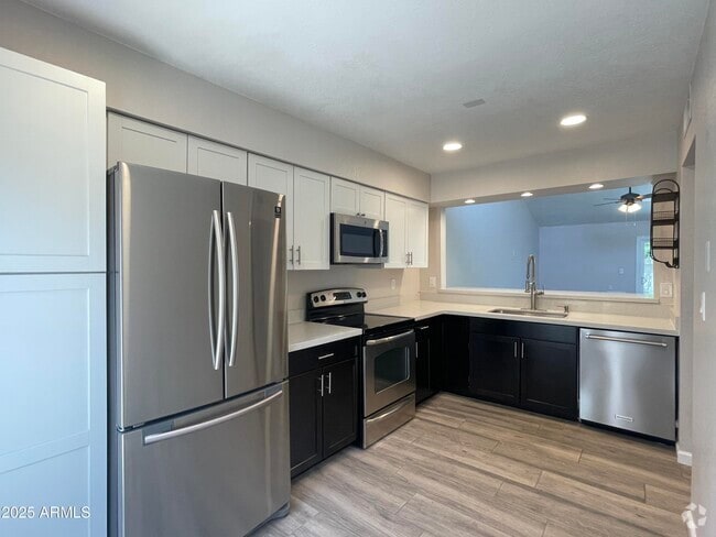 Building Photo - 5114 E Edgemont Ave Rental