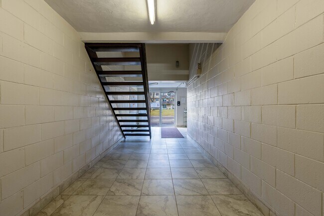 Photo - Thompson Manor