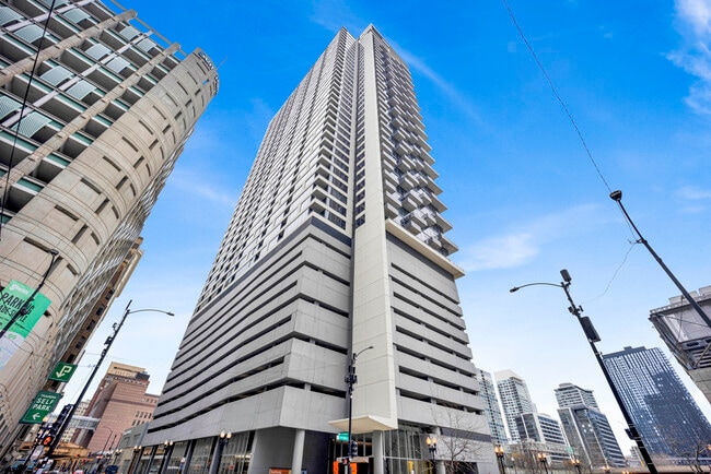 Building Photo - 235 W Van Buren St Unit 2722