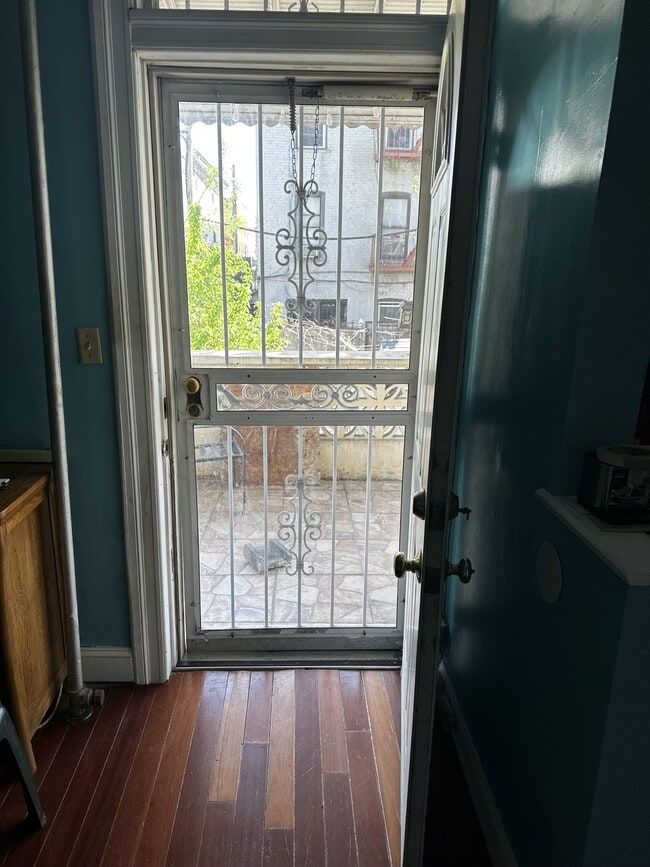 Photo - 521 Logan St