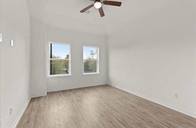 Building Photo - 3245 Real St Rental
