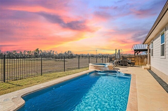 Building Photo - 507 Bluffview Dr.