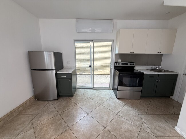 Photo - 748 1/2 N La Jolla Ave-748) Unit 748)