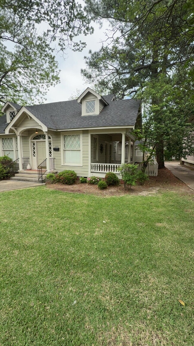 Photo - Beautiful duplex in Belhaven!! ALL UTILITIES INCLUDED!!! Unit A