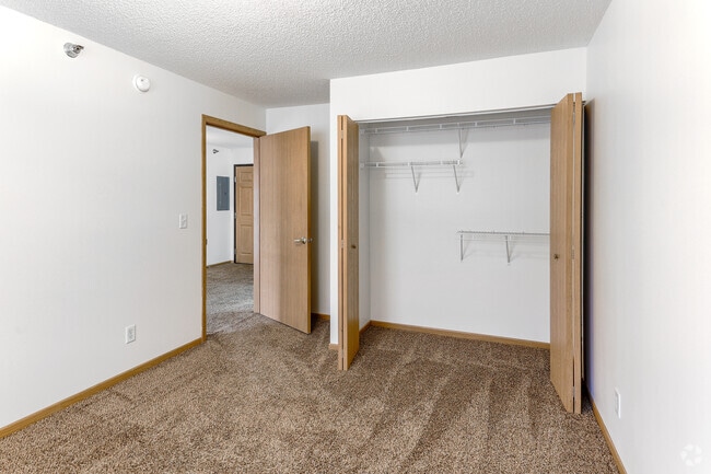 2BR, 1BA - 885SF - Primary Bedroom