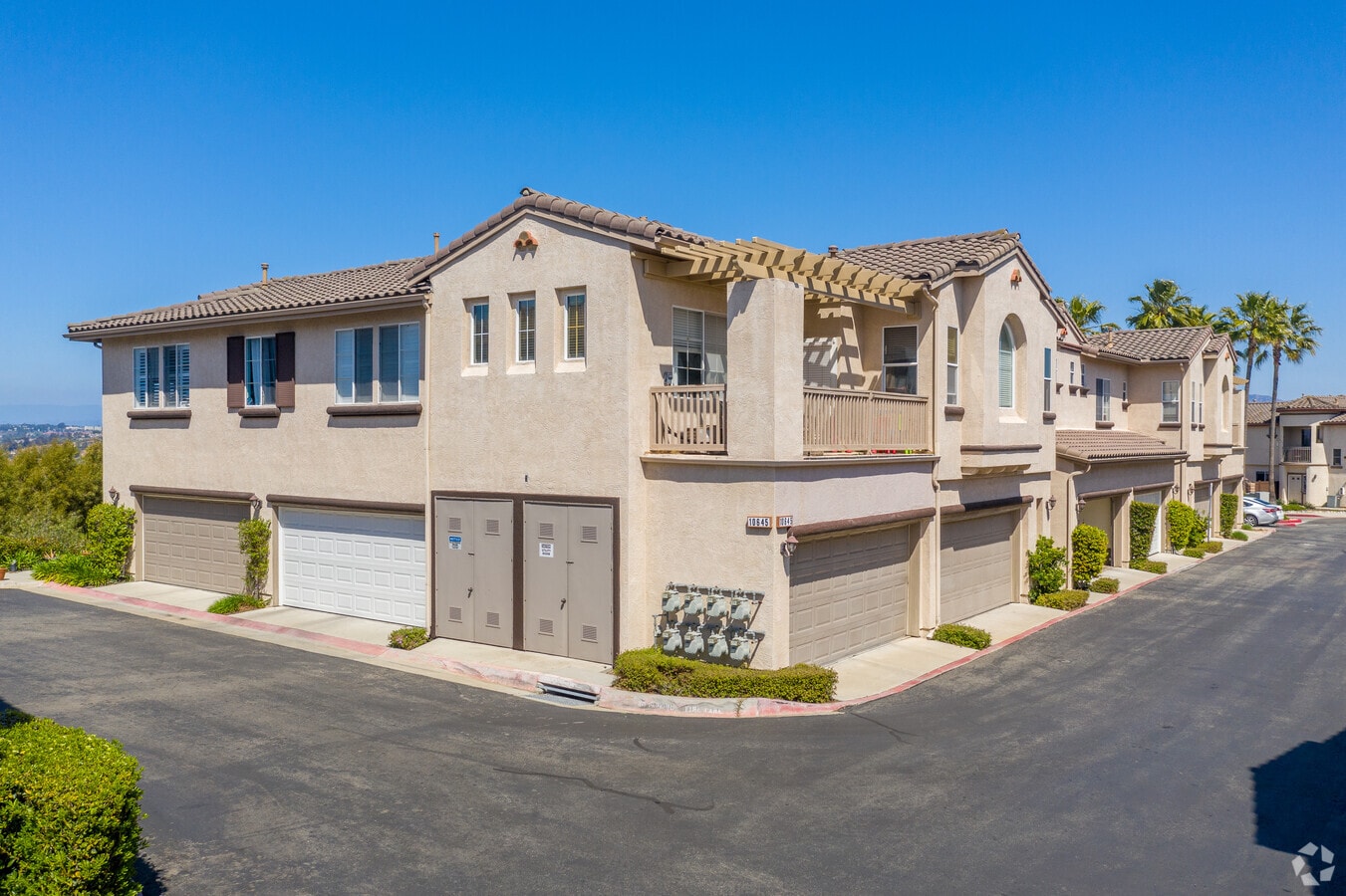 Ivy Crest - Ivy Crest Townhomes