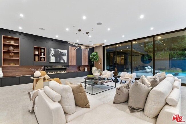 Building Photo - 9031 Alto Cedro Dr