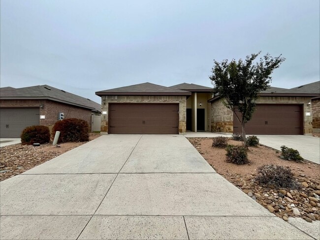 Building Photo - Duplex