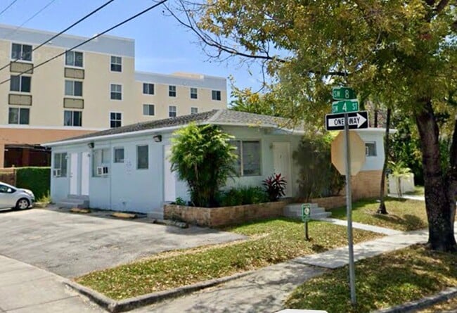 Photo - 401 SW 8th Ct Unit Apt. 2