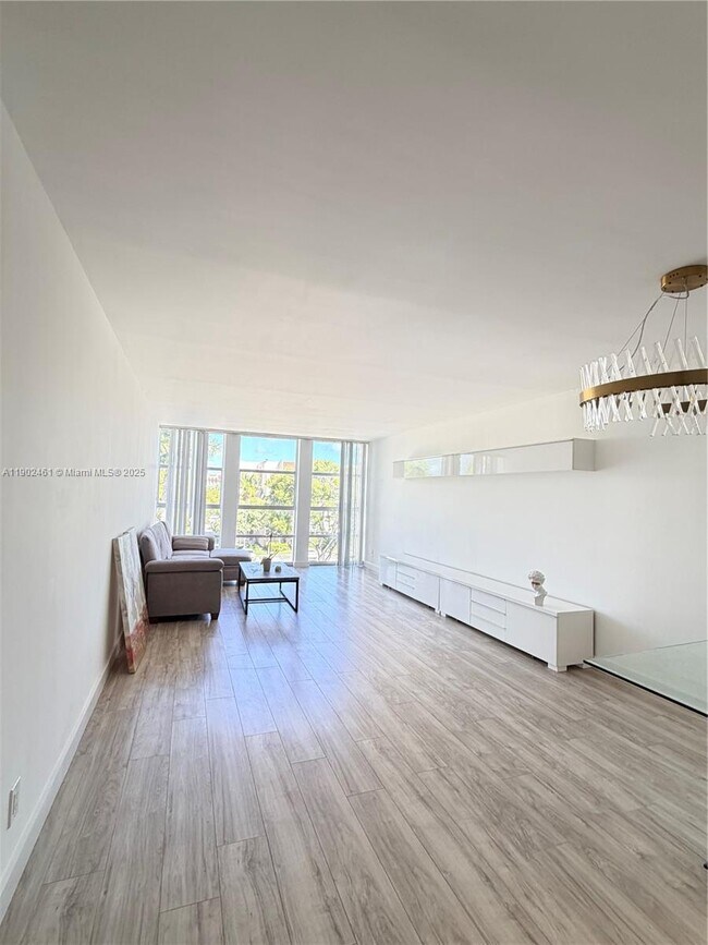Photo - 2000 Atlantic Shores Blvd Unidad 405