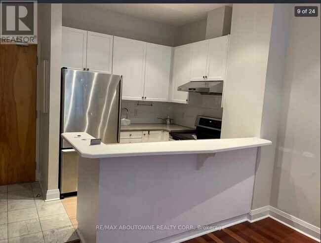 Photo - 8 Wellesley St E Unit 606