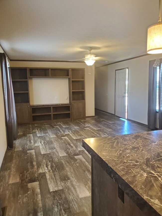 Photo - 6610 Lear Nagle Rd