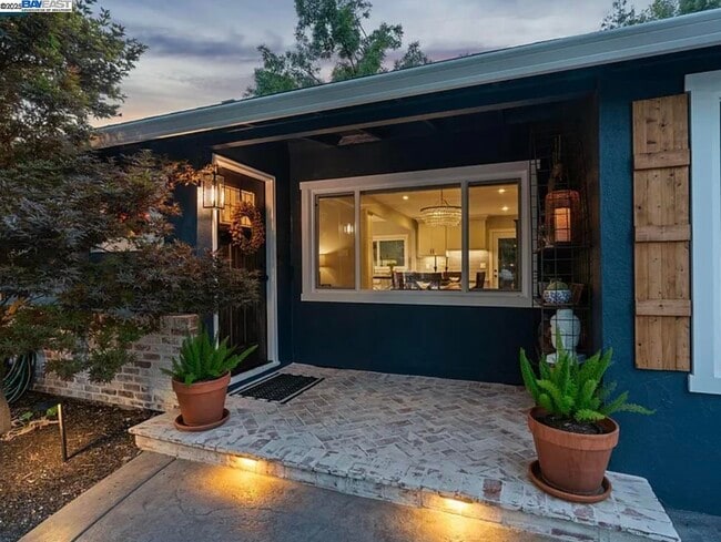 Photo - 161 Maiden Ln