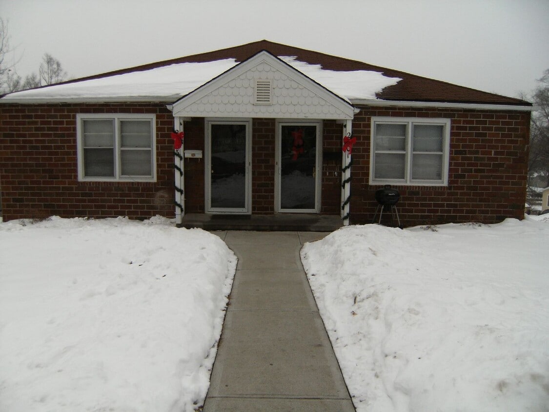 2301-2303  N 48 St - 2301-2303  N 48 St