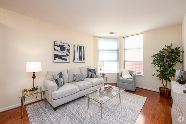 1BR, 1BA – 582SF - Livingroom