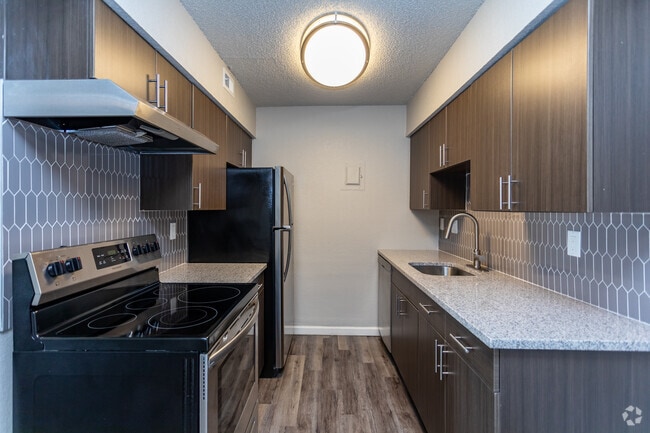 1BR, 1BA - 762SF