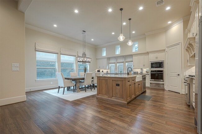 Building Photo - 622 Pink Azalea Trail