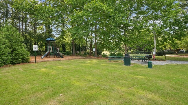 Crestmont Apartment Homes