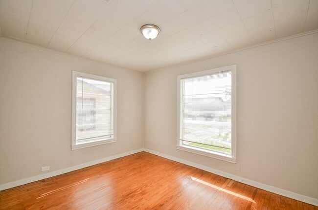Photo - 217 Owens St