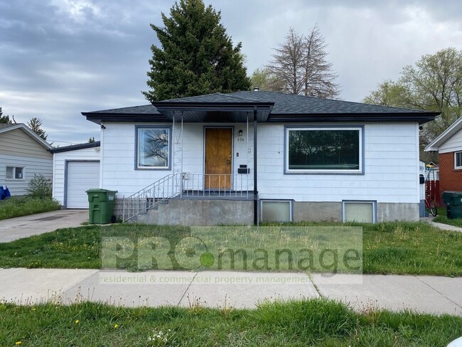 Building Photo - 636 N 14th Ave Unit 636 1/2 Rental