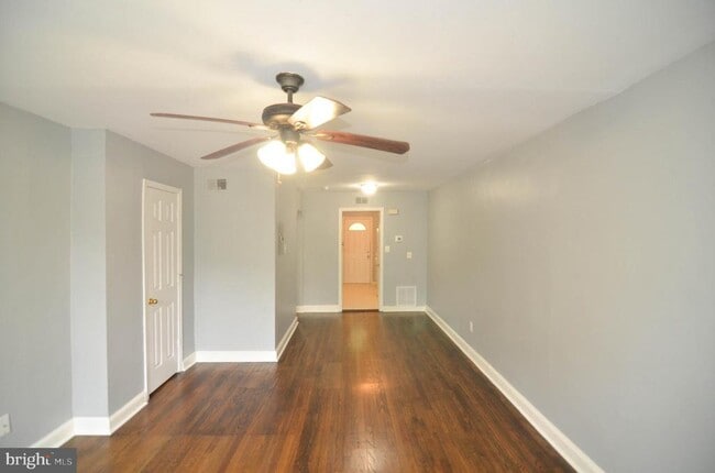 Photo - 39 Galveston Pl SW