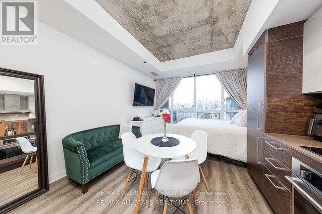 Photo - 1030 King St W Unit 908