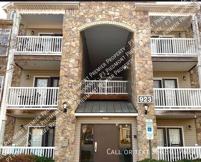 Building Photo - 923 Windcastle Ln Rental