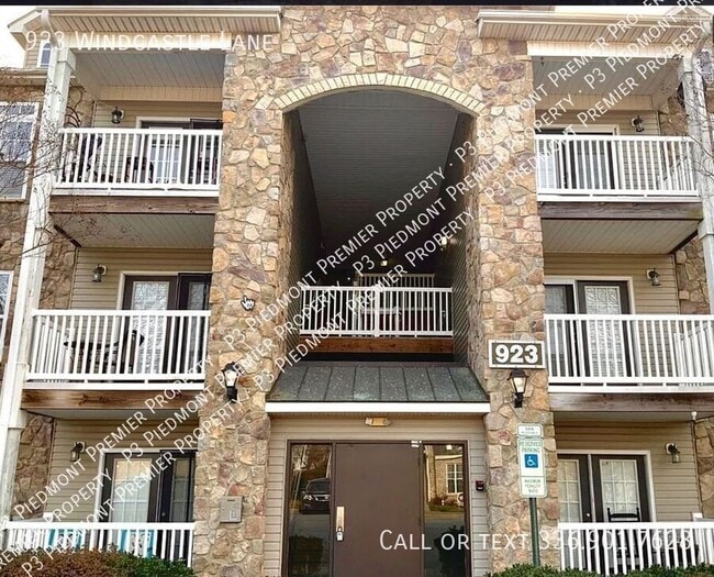 Building Photo - 923 Windcastle Ln Rental