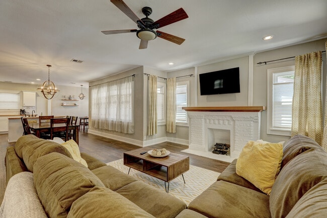 Photo - 416 NW 28th St