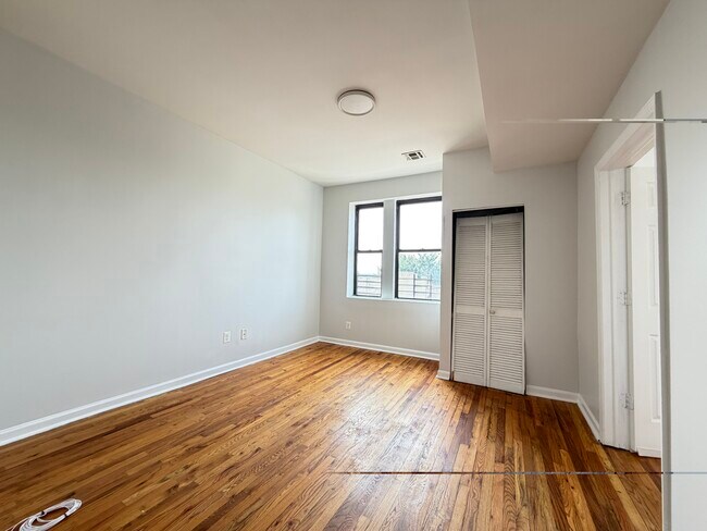 162 Bergen Ave 4A - 161 Bergen Ave