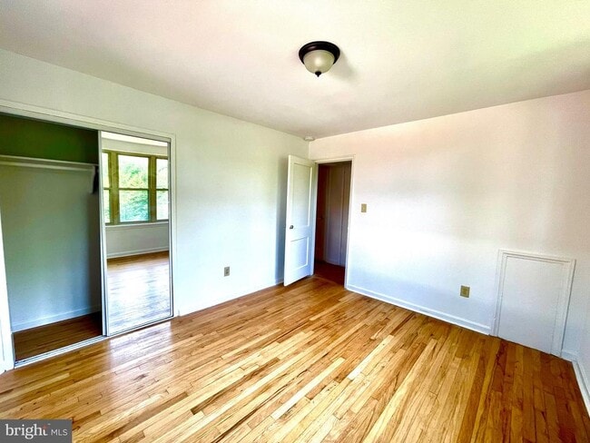 Photo - 108 Varnum St NE