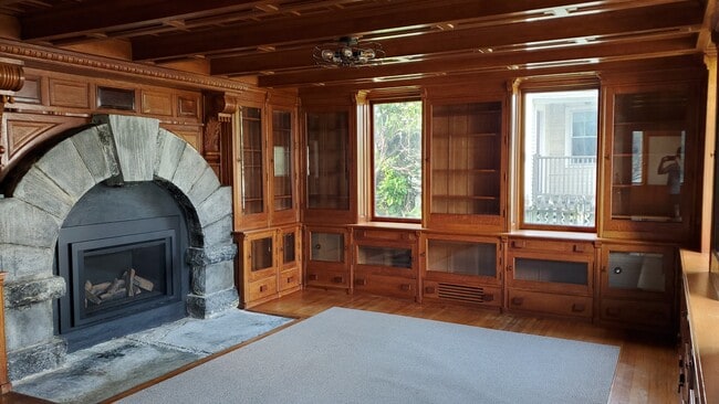 Library - 416 Center St Unit House