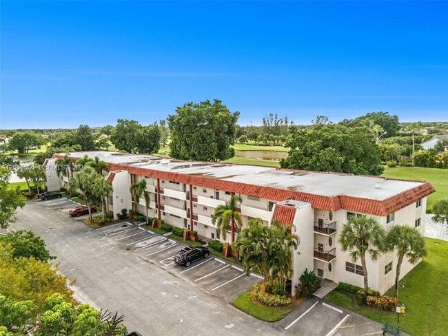 Building Photo - 9811 N Hollybrook Lake Dr Unit 103