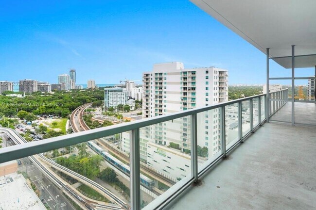 Photo - 79 SW 12th St Unidad 2102-S
