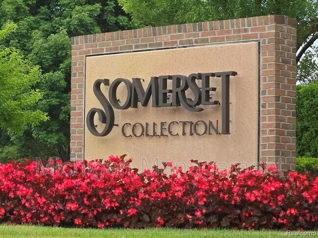 Photo - 2735 E Maple Rd