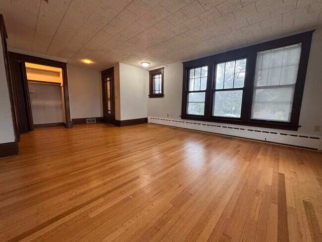 216 W Main St Unit 1