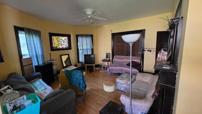 Photo - No Brokers Fee House. Steps from BU campus, Laundry, Parking, Eat-in Kitchen