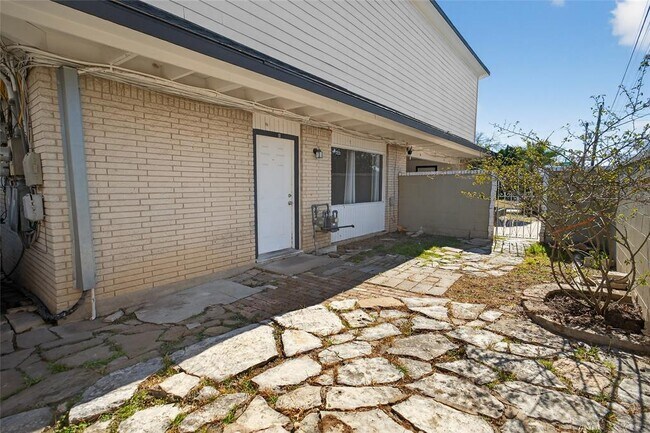 Building Photo - 1400 Braes Ridge Dr