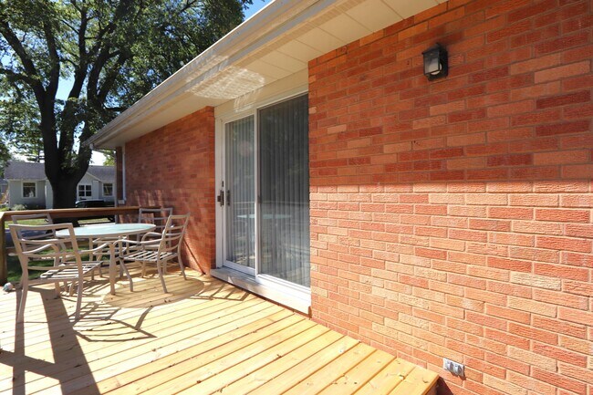 Photo - 720 E North St